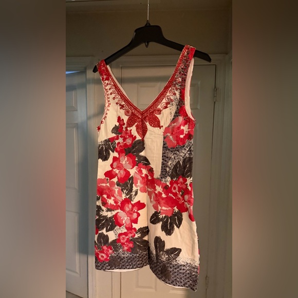 Free People Dresses & Skirts - Free People creme red floral embroidered v-neck cotton dress.